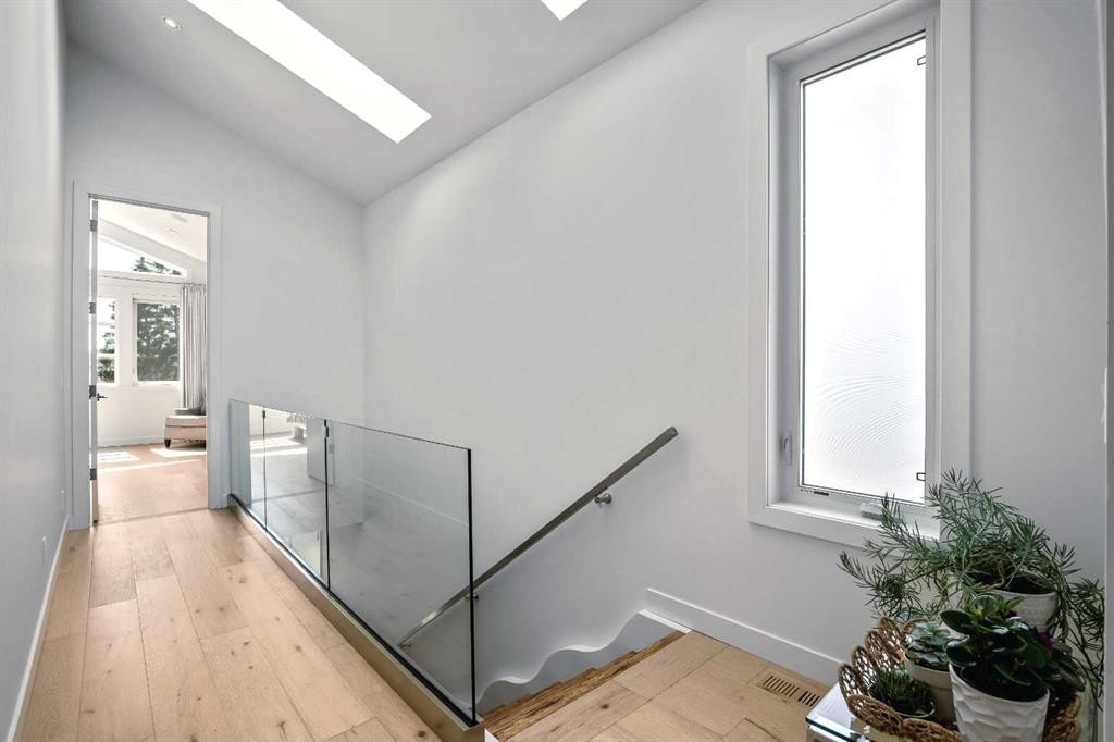 2136 53 Avenue Sw, Calgary, AB - Indoor Photo Showing Other Room