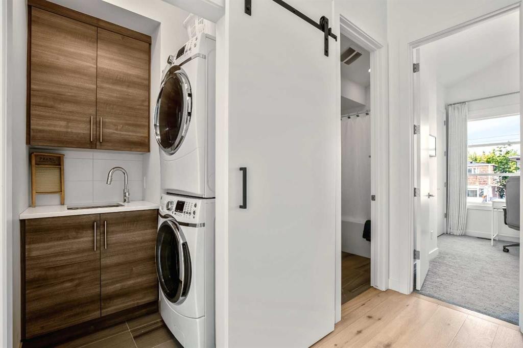 2136 53 Avenue Sw, Calgary, AB - Indoor Photo Showing Laundry Room