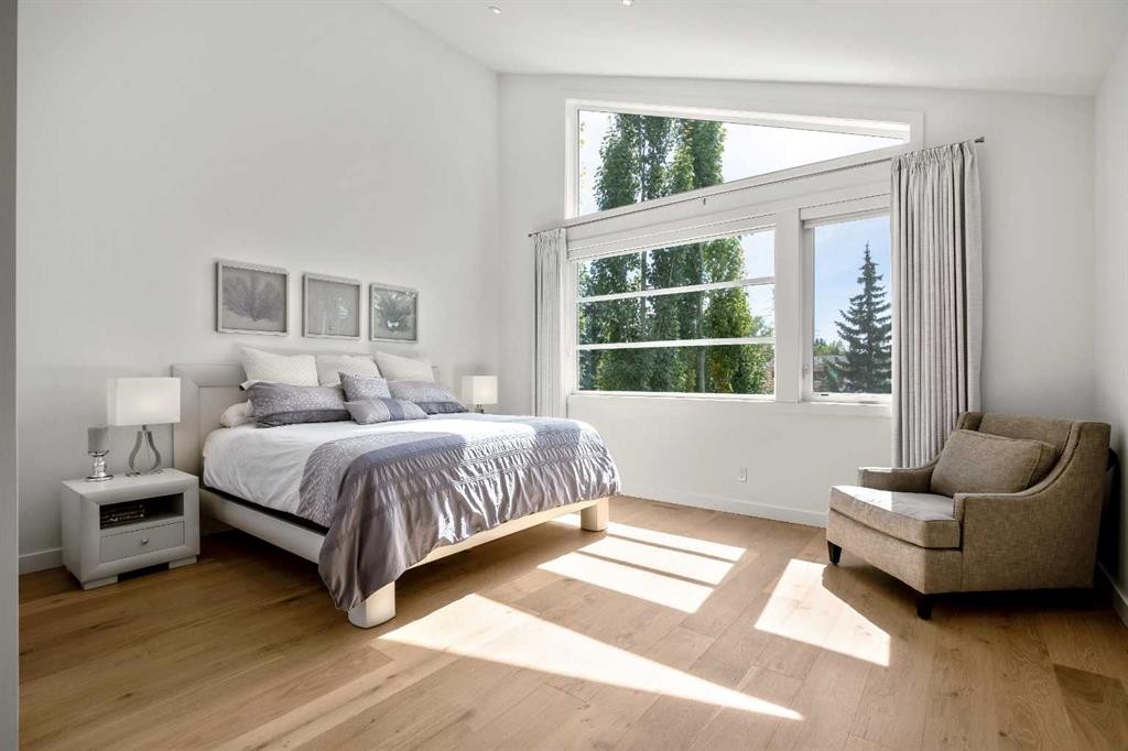 2136 53 Avenue Sw, Calgary, AB - Indoor Photo Showing Bedroom