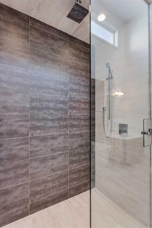 2136 53 Avenue Sw, Calgary, AB - Indoor Photo Showing Bathroom