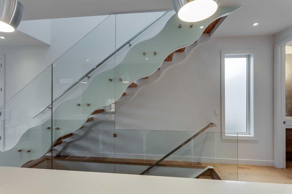 2136 53 Avenue Sw, Calgary, AB - Indoor Photo Showing Other Room