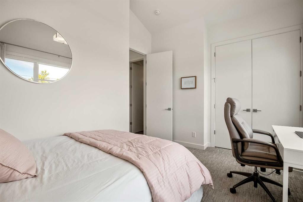 2136 53 Avenue Sw, Calgary, AB - Indoor Photo Showing Bedroom