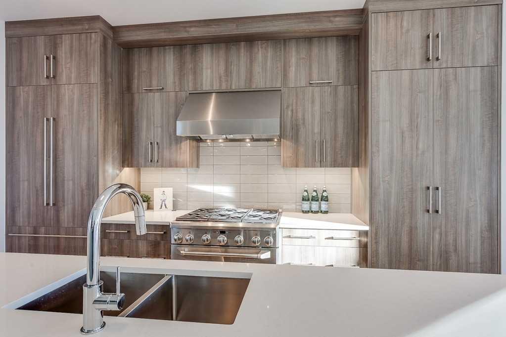 2136 53 Avenue Sw, Calgary, AB - Indoor Photo Showing Kitchen With Double Sink With Upgraded Kitchen