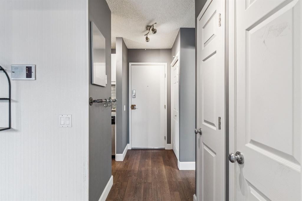 405-2140 17A Street Sw, Calgary, AB - Indoor Photo Showing Other Room