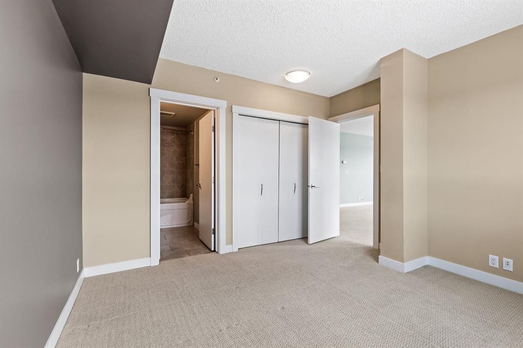 720-8710 Horton Road Sw, Calgary, AB - Indoor Photo Showing Other Room