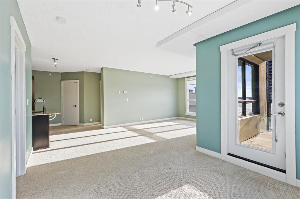 720-8710 Horton Road Sw, Calgary, AB - With Exterior