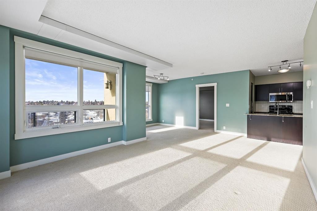 720-8710 Horton Road Sw, Calgary, AB - Indoor Photo Showing Other Room