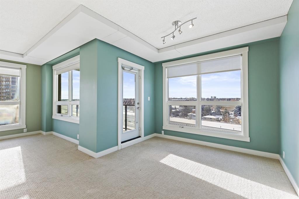 720-8710 Horton Road Sw, Calgary, AB - Indoor Photo Showing Other Room