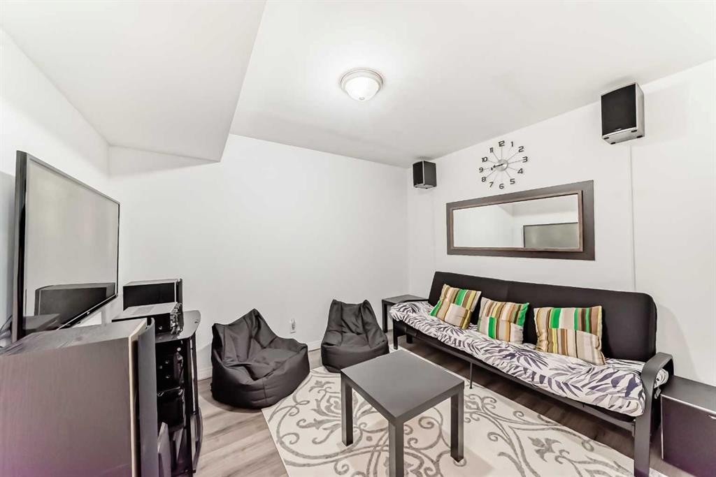 185 Legacy Crescent Se, Calgary, AB - Indoor Photo Showing Other Room