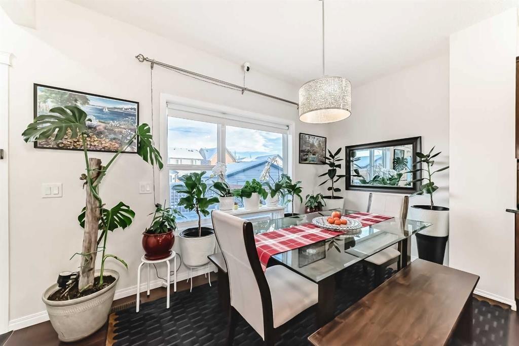 185 Legacy Crescent Se, Calgary, AB - Indoor Photo Showing Dining Room