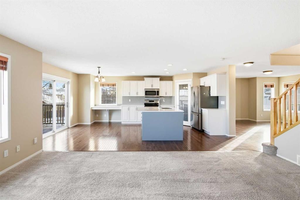 202 Panamount Court Nw, Calgary, AB - Indoor Photo Showing Kitchen