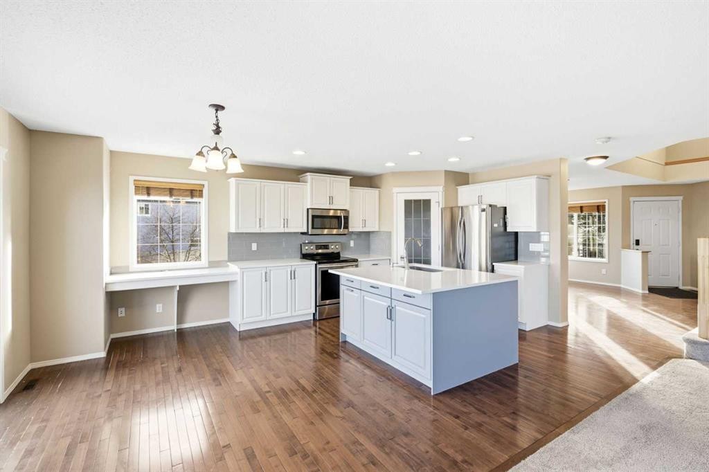 202 Panamount Court Nw, Calgary, AB - Indoor Photo Showing Kitchen