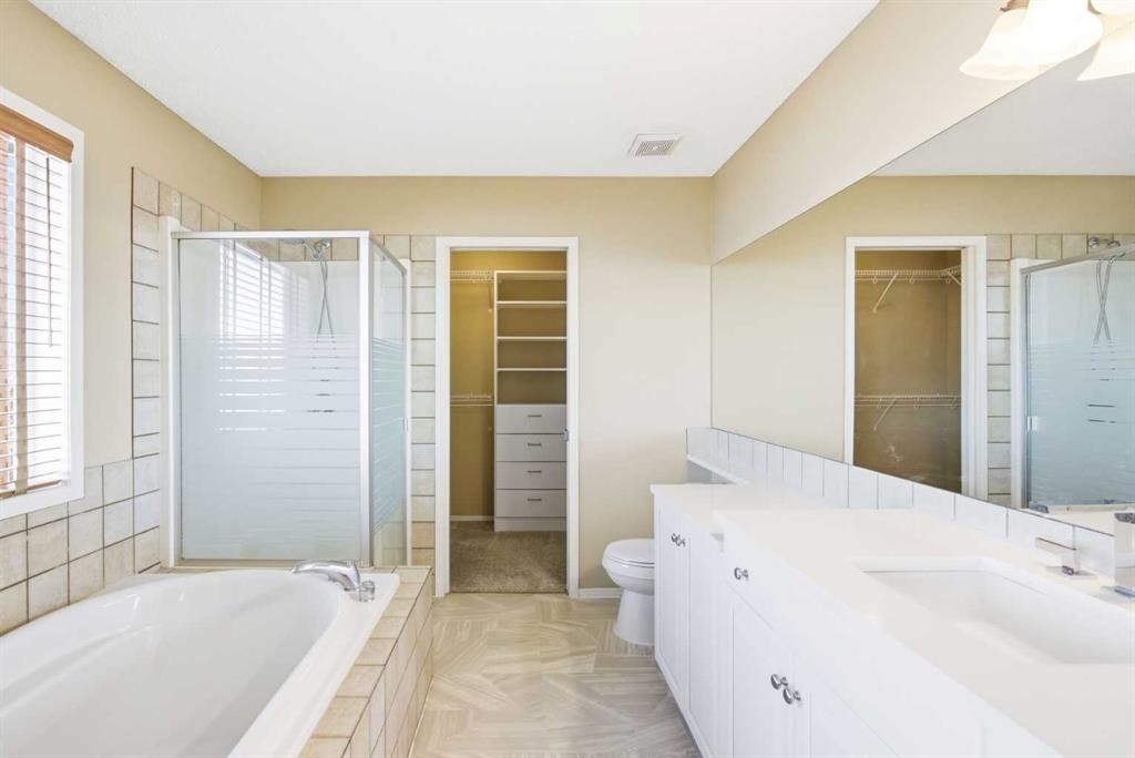 202 Panamount Court Nw, Calgary, AB - Indoor Photo Showing Bathroom