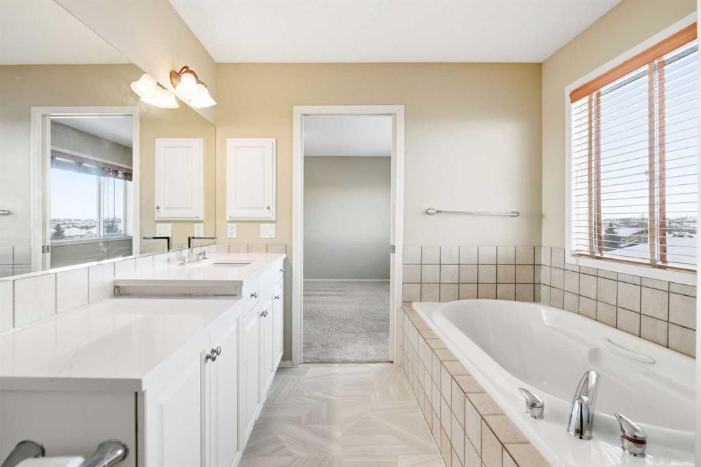 202 Panamount Court Nw, Calgary, AB - Indoor Photo Showing Bathroom