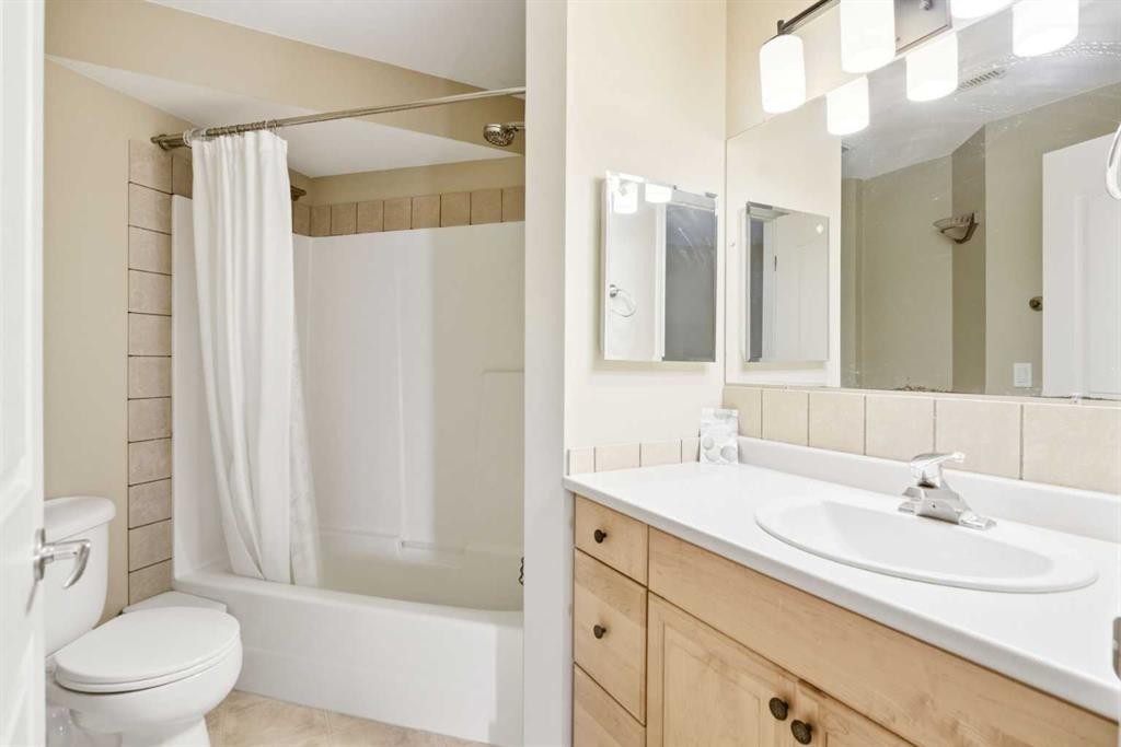 202 Panamount Court Nw, Calgary, AB - Indoor Photo Showing Bathroom