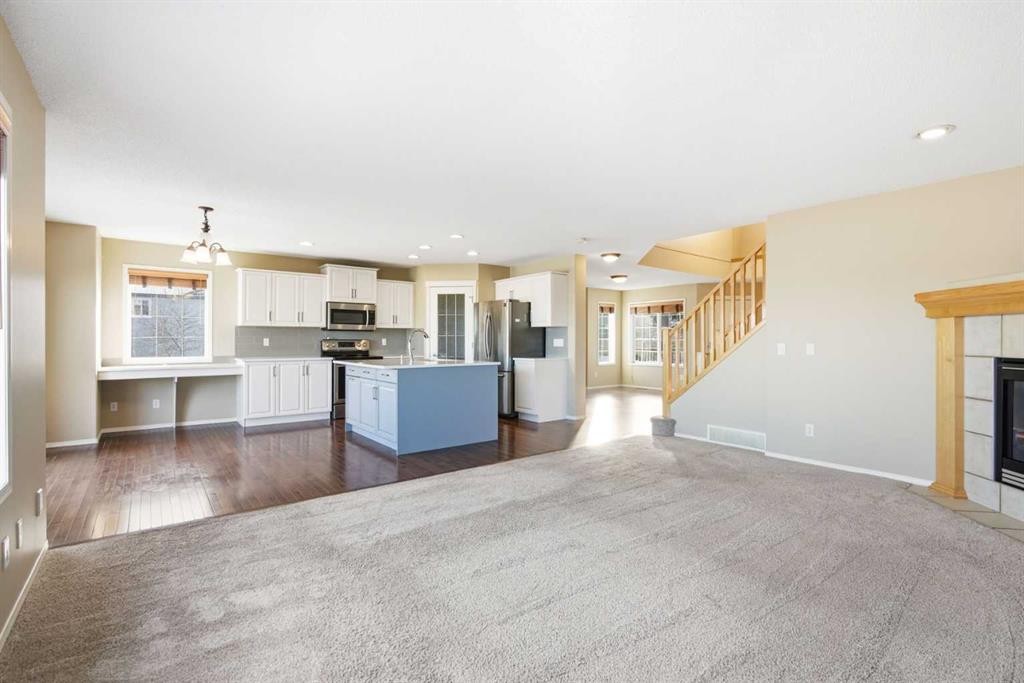 202 Panamount Court Nw, Calgary, AB - Indoor Photo Showing Kitchen