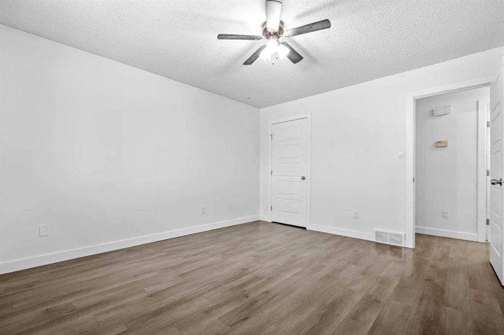 263 Doverview Crescent Se, Calgary, AB - Indoor Photo Showing Other Room