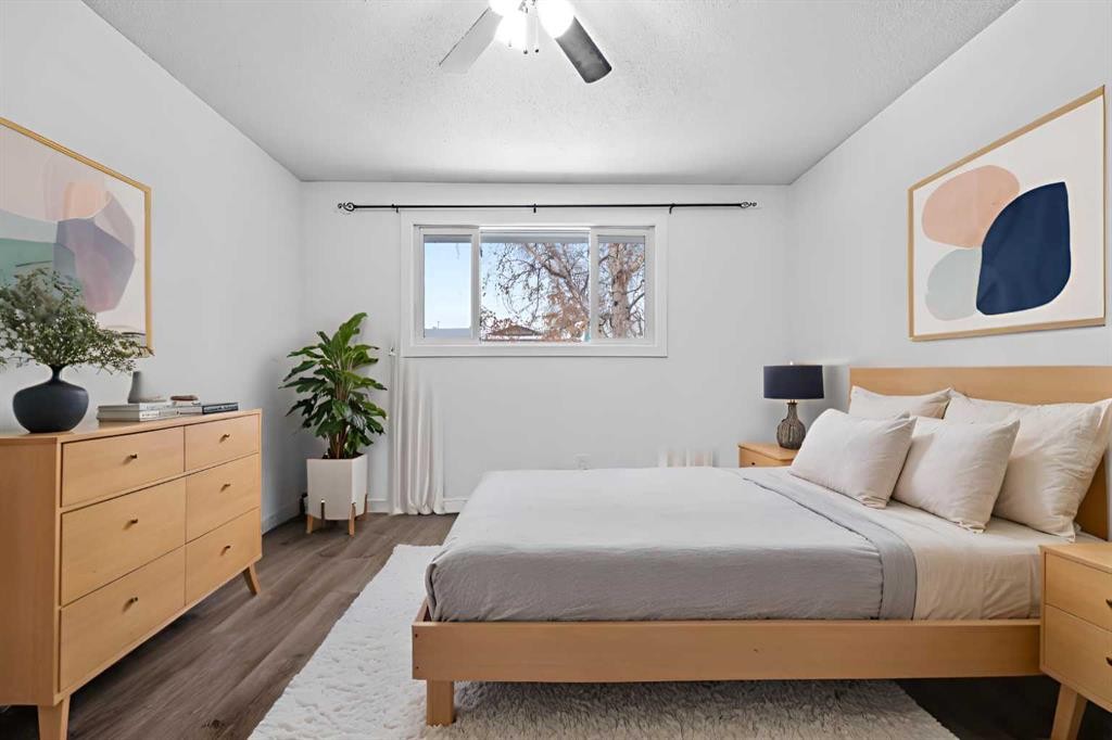 263 Doverview Crescent Se, Calgary, AB - Indoor Photo Showing Bedroom