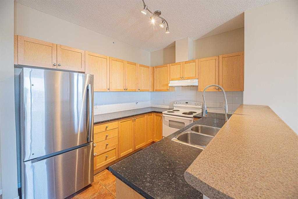 2414-333 Taravista Drive Ne, Calgary, AB - Indoor Photo Showing Kitchen With Double Sink