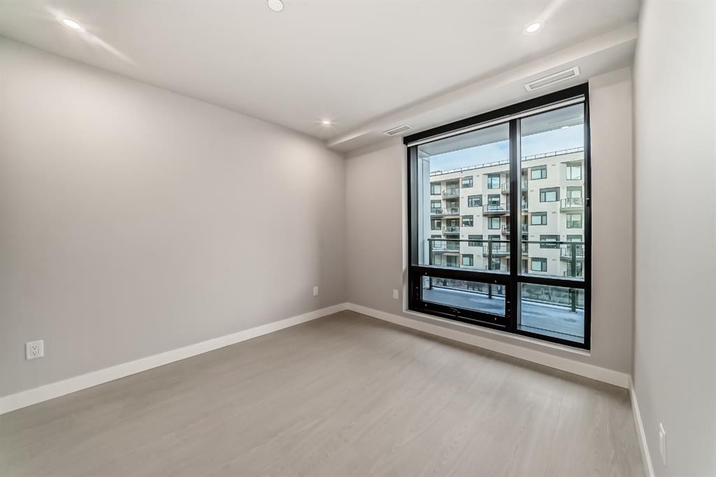 206-8375 Broadcast Avenue Sw, Calgary, AB - Indoor Photo Showing Other Room
