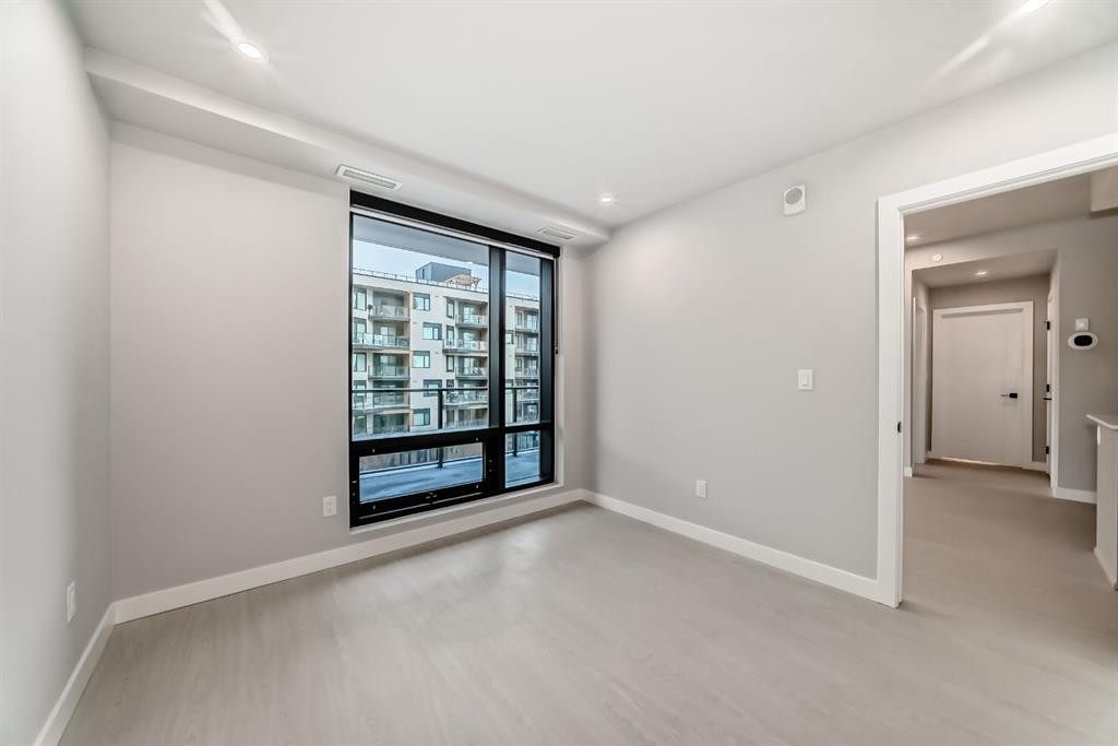 206-8375 Broadcast Avenue Sw, Calgary, AB - Indoor Photo Showing Other Room