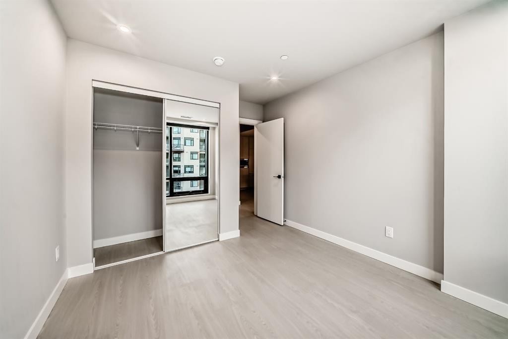 206-8375 Broadcast Avenue Sw, Calgary, AB - Indoor Photo Showing Other Room