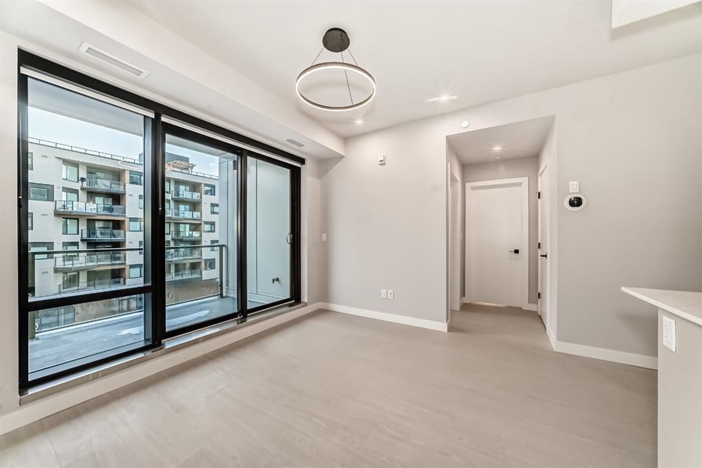 206-8375 Broadcast Avenue Sw, Calgary, AB - Indoor Photo Showing Other Room
