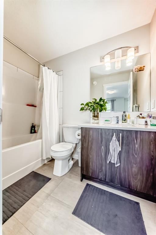 206 Cranbrook Square Se, Calgary, AB - Indoor Photo Showing Bathroom