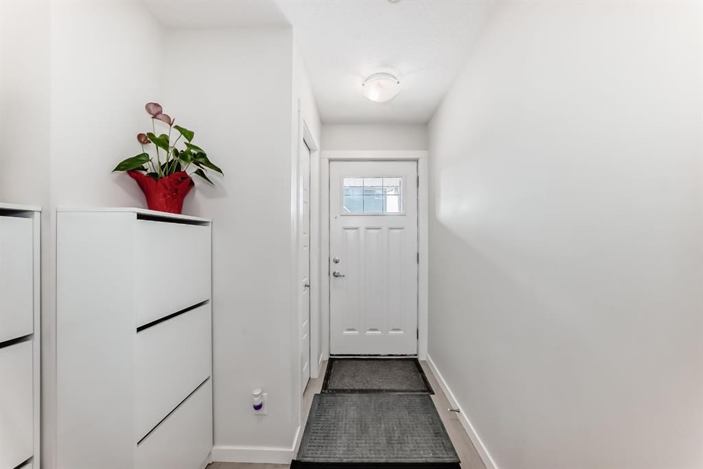 206 Cranbrook Square Se, Calgary, AB - Indoor Photo Showing Other Room