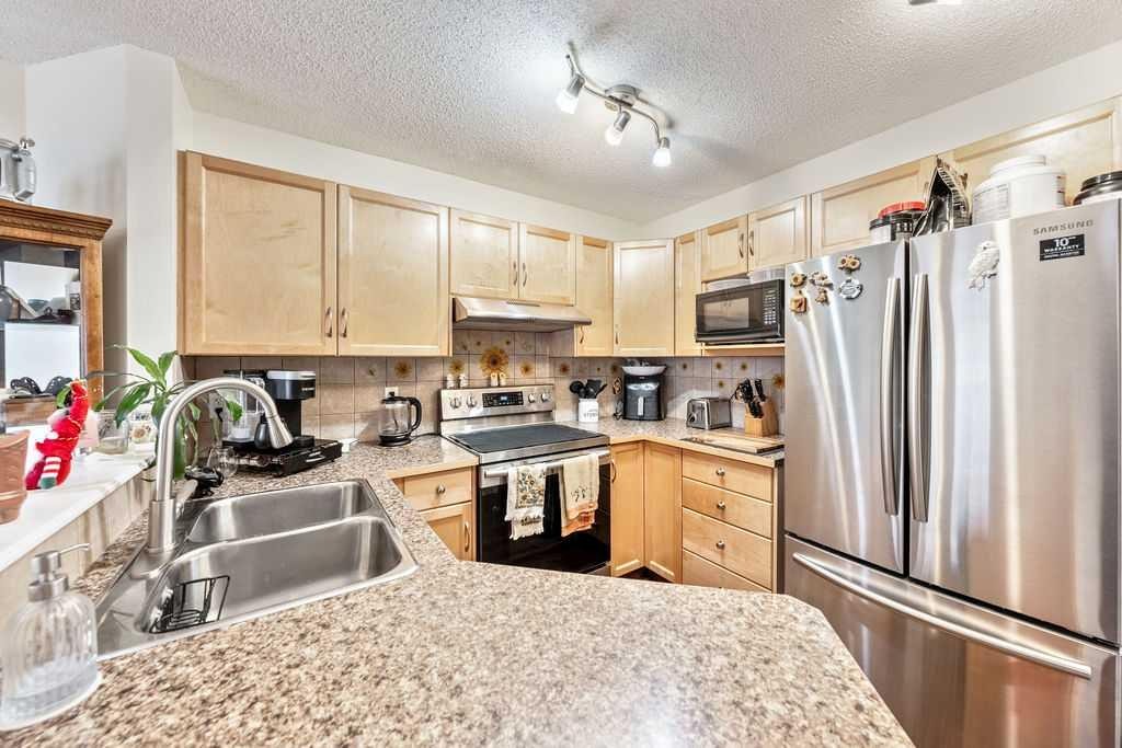 11 Saddlebrook Mews Ne, Calgary, AB - Indoor Photo Showing Kitchen With Double Sink