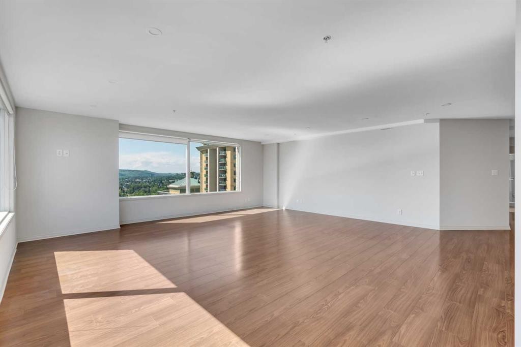 2003-683 10 Street Sw, Calgary, AB - Indoor Photo Showing Other Room