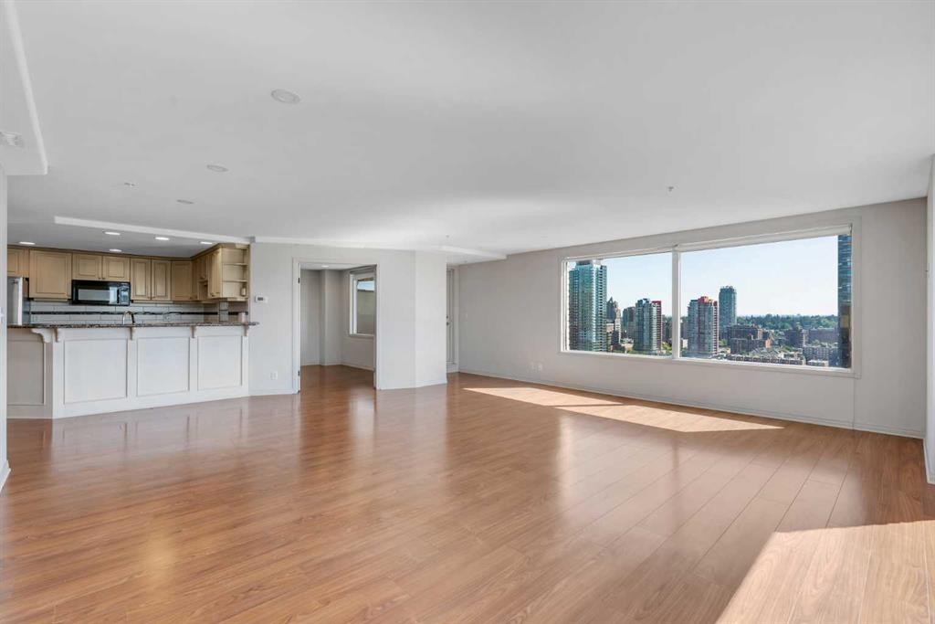 2003-683 10 Street Sw, Calgary, AB - Indoor Photo Showing Kitchen