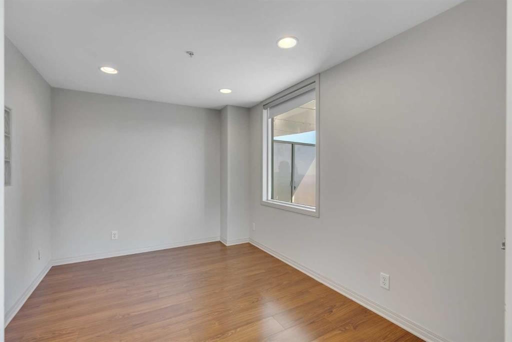 2003-683 10 Street Sw, Calgary, AB - Indoor Photo Showing Other Room