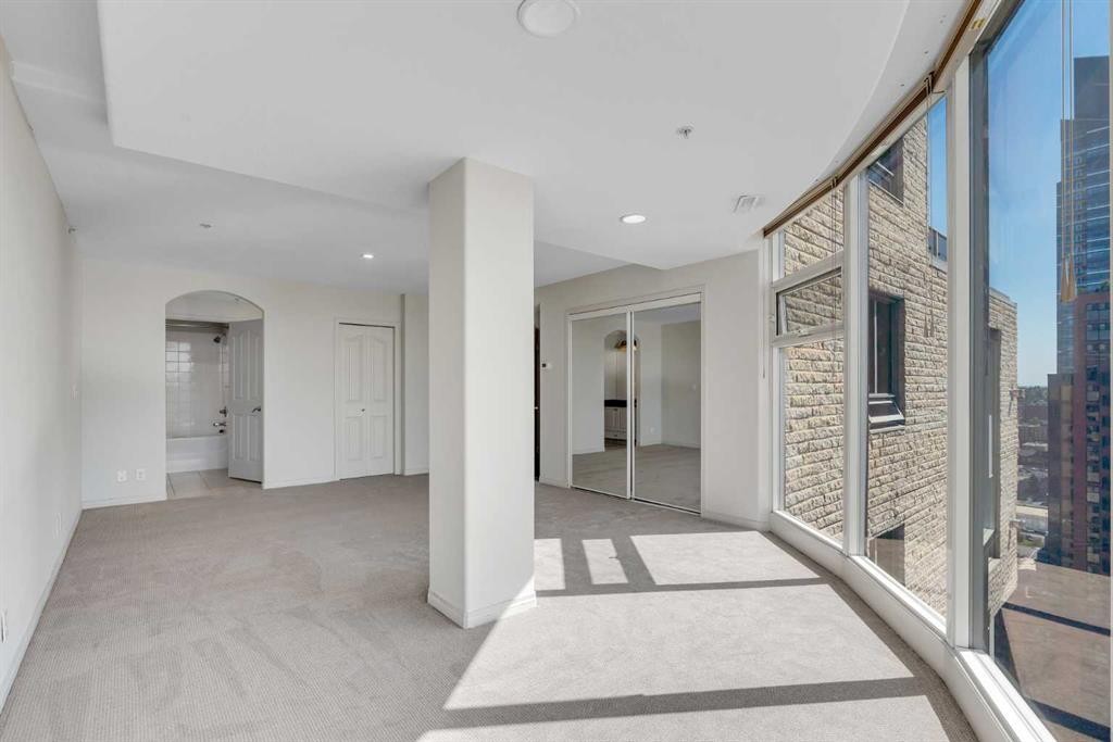 2003-683 10 Street Sw, Calgary, AB - Indoor Photo Showing Other Room