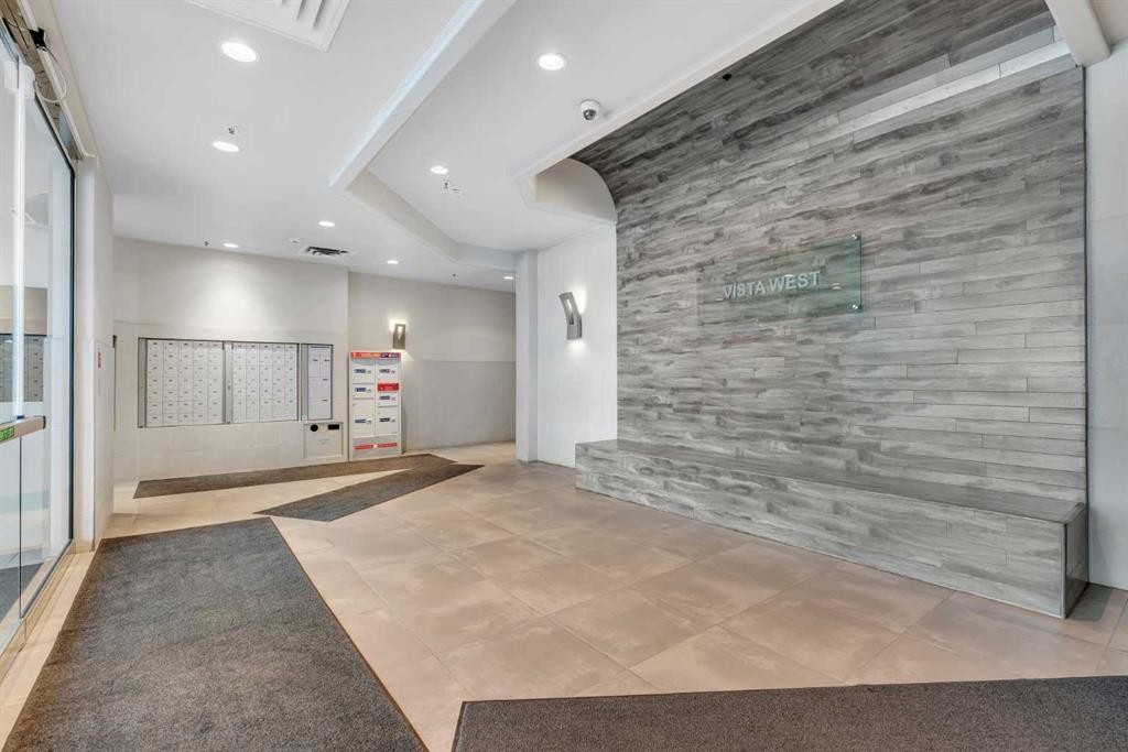 2003-683 10 Street Sw, Calgary, AB - Indoor Photo Showing Other Room