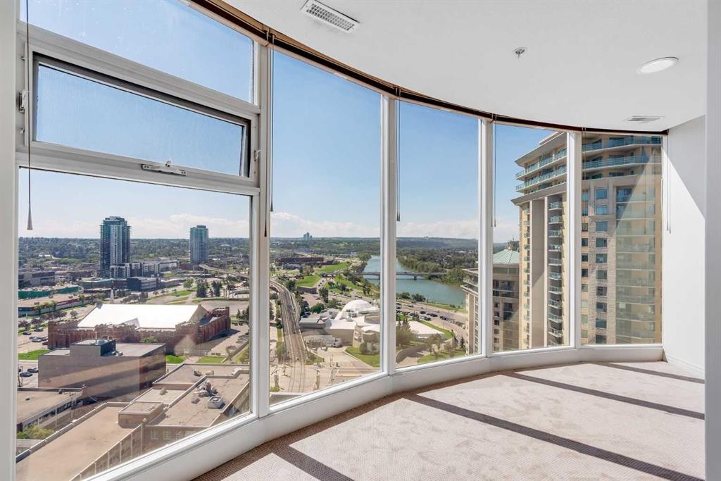 2003-683 10 Street Sw, Calgary, AB - Indoor Photo Showing Bedroom