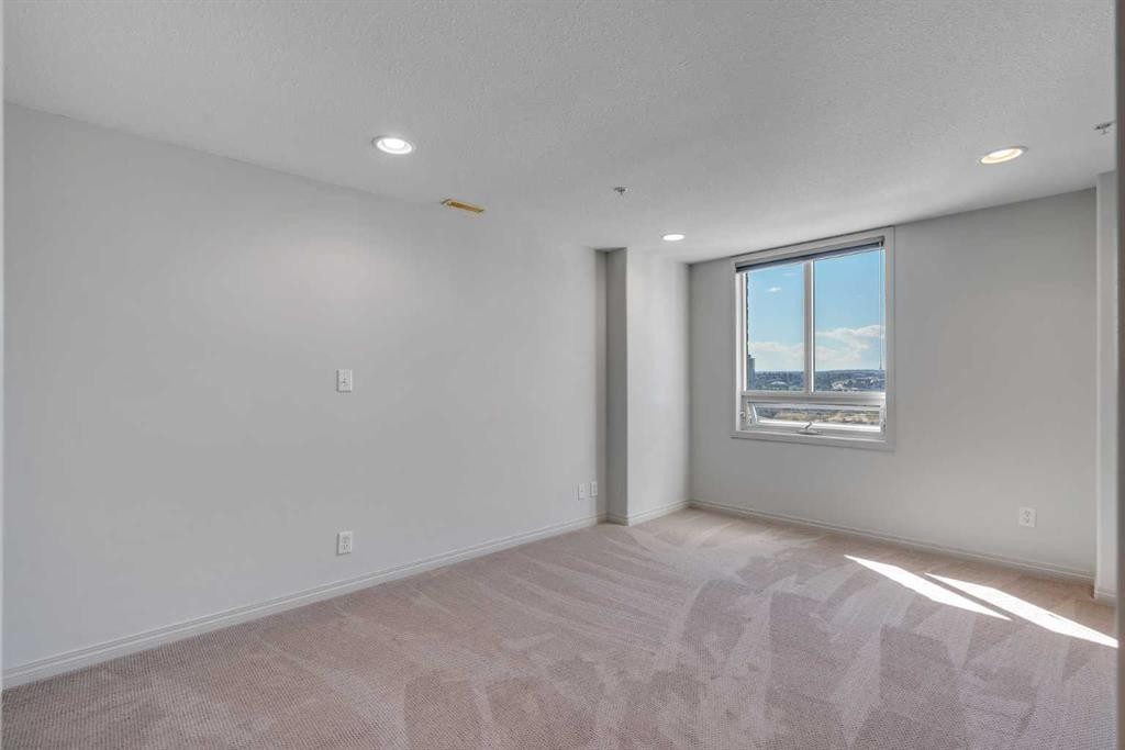 2003-683 10 Street Sw, Calgary, AB - Indoor Photo Showing Other Room