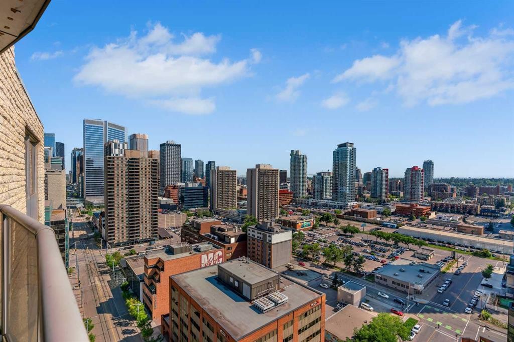 2003-683 10 Street Sw, Calgary, AB - Outdoor With View