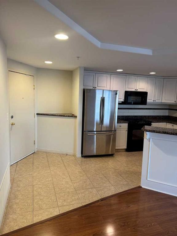2003-683 10 Street Sw, Calgary, AB - Indoor Photo Showing Kitchen