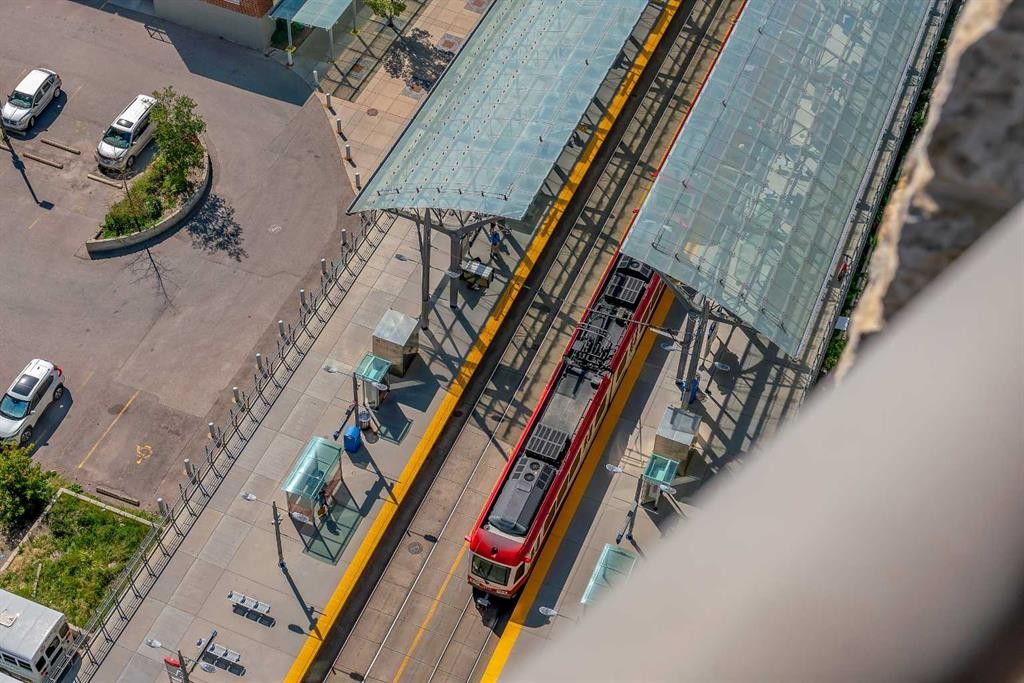 2003-683 10 Street Sw, Calgary, AB - Indoor Photo Showing Other Room