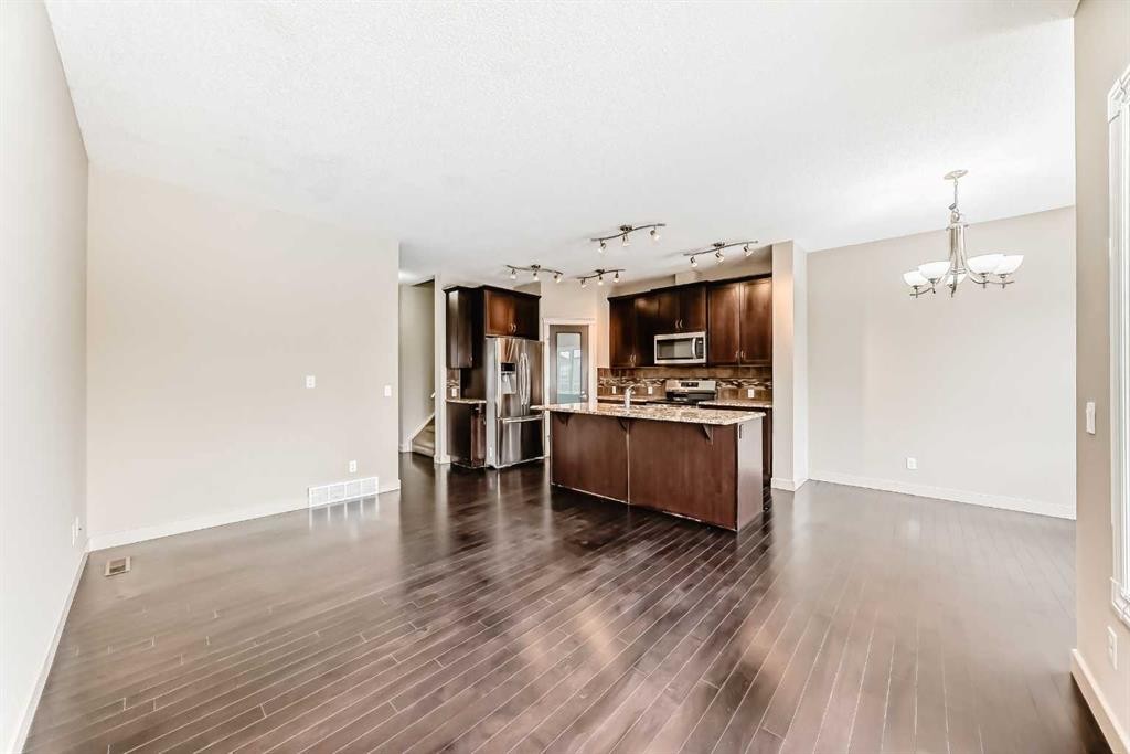 6 Evanspark Manor Nw, Calgary, AB - Indoor Photo Showing Kitchen