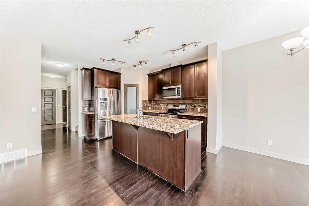 6 Evanspark Manor Nw, Calgary, AB - Indoor Photo Showing Kitchen