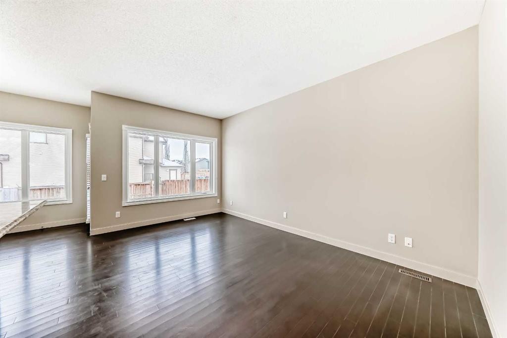 6 Evanspark Manor Nw, Calgary, AB - Indoor Photo Showing Other Room