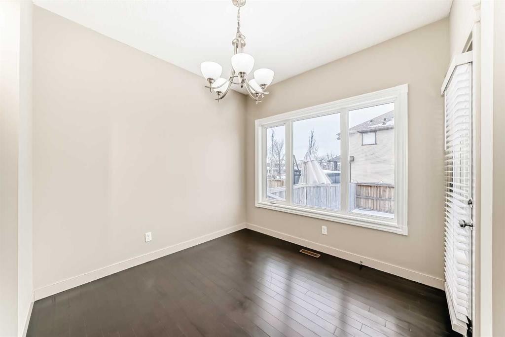 6 Evanspark Manor Nw, Calgary, AB - Indoor Photo Showing Other Room