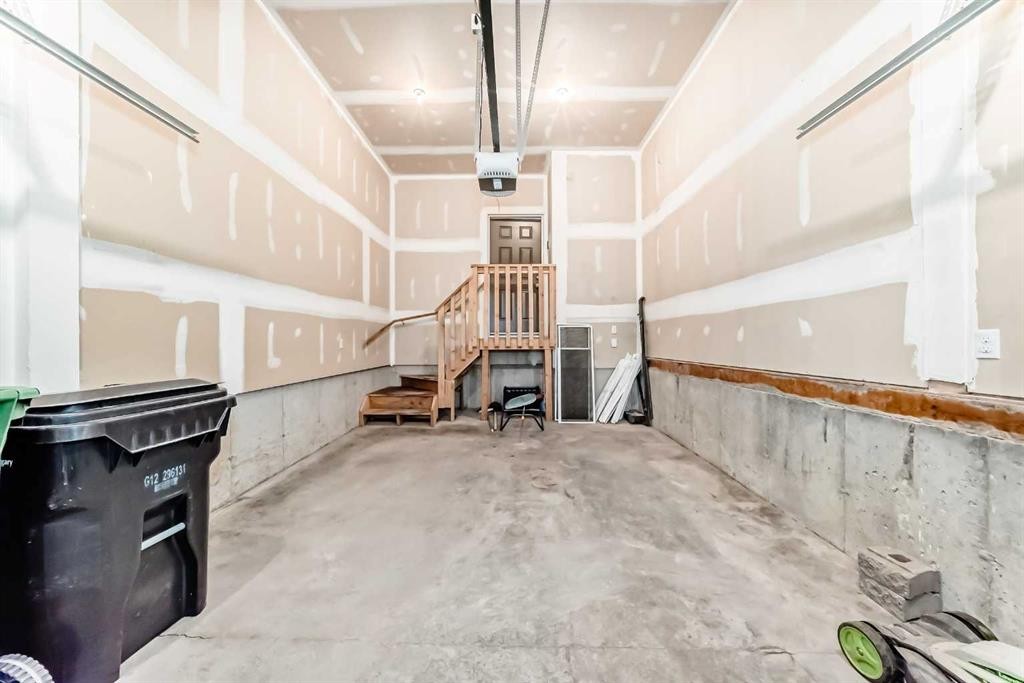 6 Evanspark Manor Nw, Calgary, AB - Indoor Photo Showing Other Room