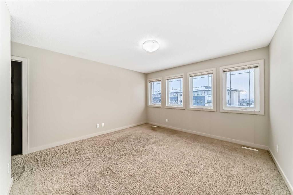 6 Evanspark Manor Nw, Calgary, AB - Indoor Photo Showing Other Room