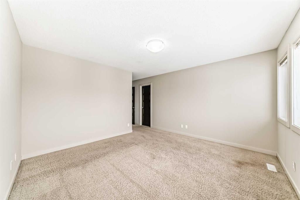 6 Evanspark Manor Nw, Calgary, AB - Indoor Photo Showing Other Room