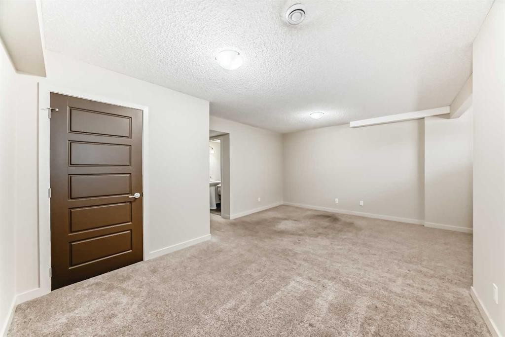 6 Evanspark Manor Nw, Calgary, AB - Indoor Photo Showing Other Room