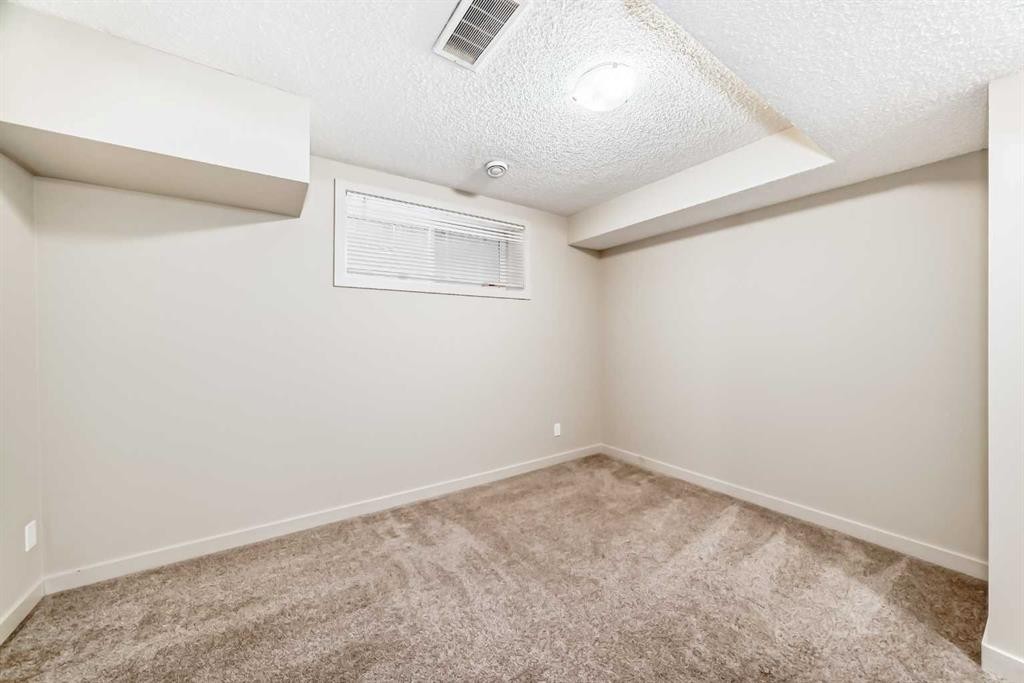 6 Evanspark Manor Nw, Calgary, AB - Indoor Photo Showing Other Room