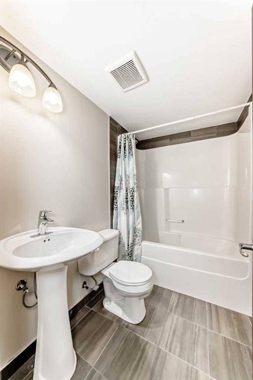 6 Evanspark Manor Nw, Calgary, AB - Indoor Photo Showing Bathroom